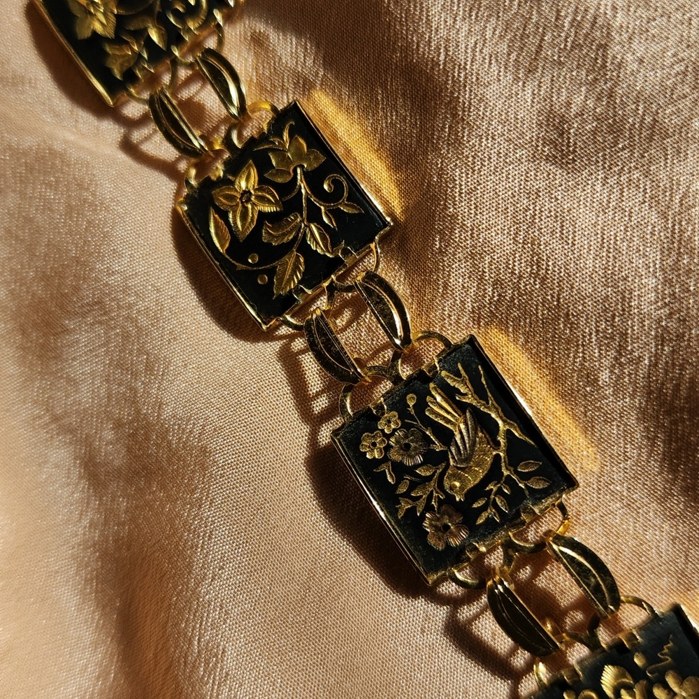BEAUTIFUL PRE-OWNED GOLDTONE DAMASCENE BRACELET w/ FLOWERS